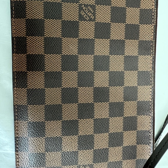 Authentic Louis Vuitton Damier pouch - Picture 3 of 4